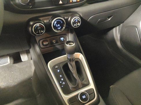 Used 2020 Hyundai Venue SEL FWD image 26