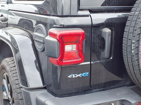 Used 2023 Jeep Wrangler Unlimited Sahara w/ Cold Weather Group AWD/4WD image 6