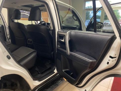 Used 2018 Toyota 4Runner SR5 Premium AWD/4WD image 12