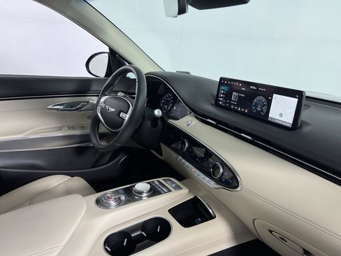 Used 2023 Genesis GV70 2.5T w/ Select Package image 38