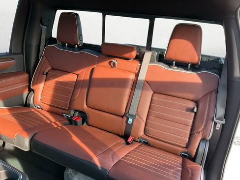 New 2026 GMC Sierra 2500 Denali Ultimate w/ LPO, Black Badging Package image 9