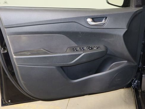 Used 2022 Hyundai Accent Limited image 20