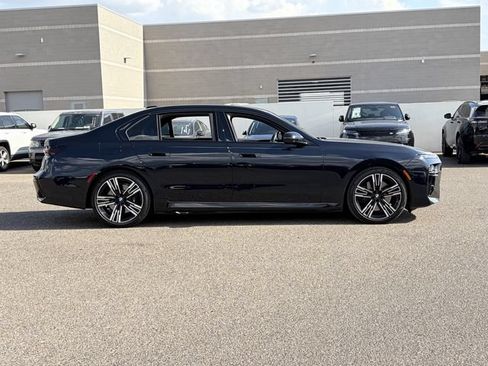 Used 2025 BMW 750e xDrive AWD/4WD image 5
