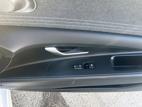 Used 2025 Hyundai Elantra Limited image 41