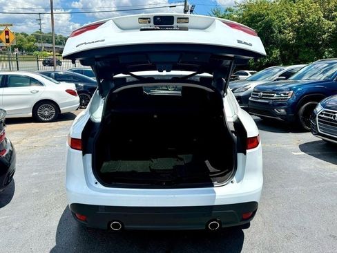 Used 2017 Jaguar F-PACE R-Sport image 11