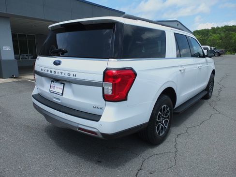 Used 2024 Ford Expedition Max XLT AWD/4WD image 3