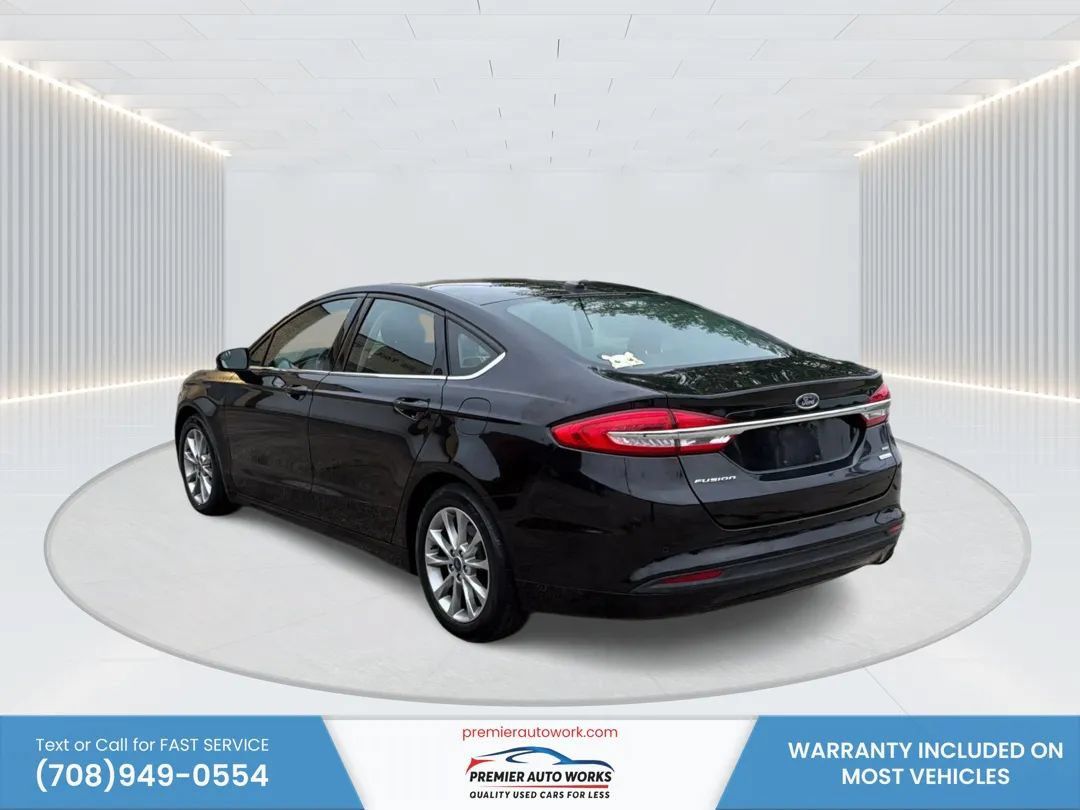 Used 2017 Ford Fusion SE FWD image 7