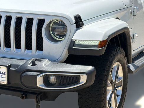 Used 2018 Jeep Wrangler Unlimited Sahara AWD/4WD image 11