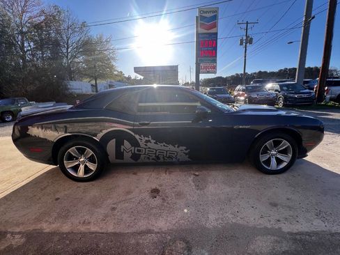 Used 2019 Dodge Challenger SXT image 7
