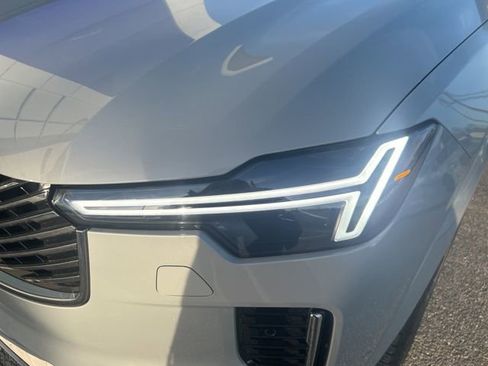 Used 2025 Volvo XC90 B6 Plus image 9