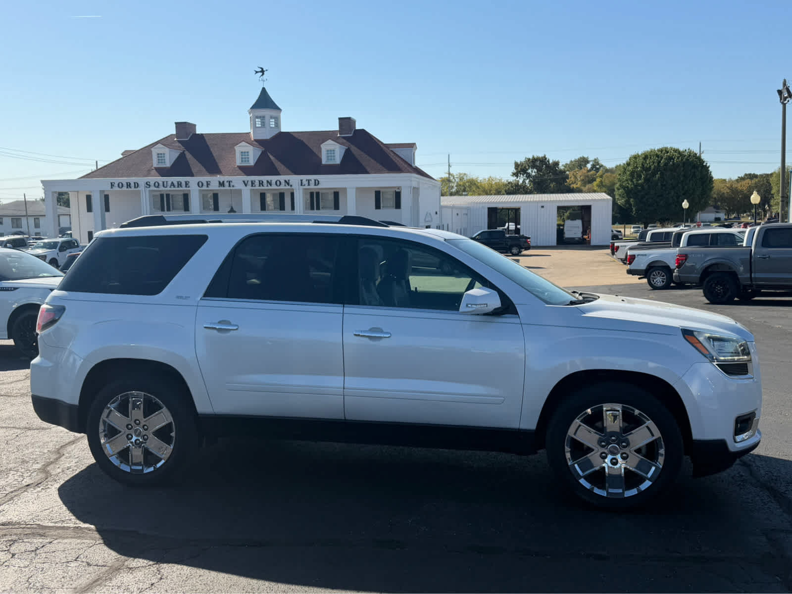 Used 2017 GMC Acadia Limited SLT AWD/4WD image 4