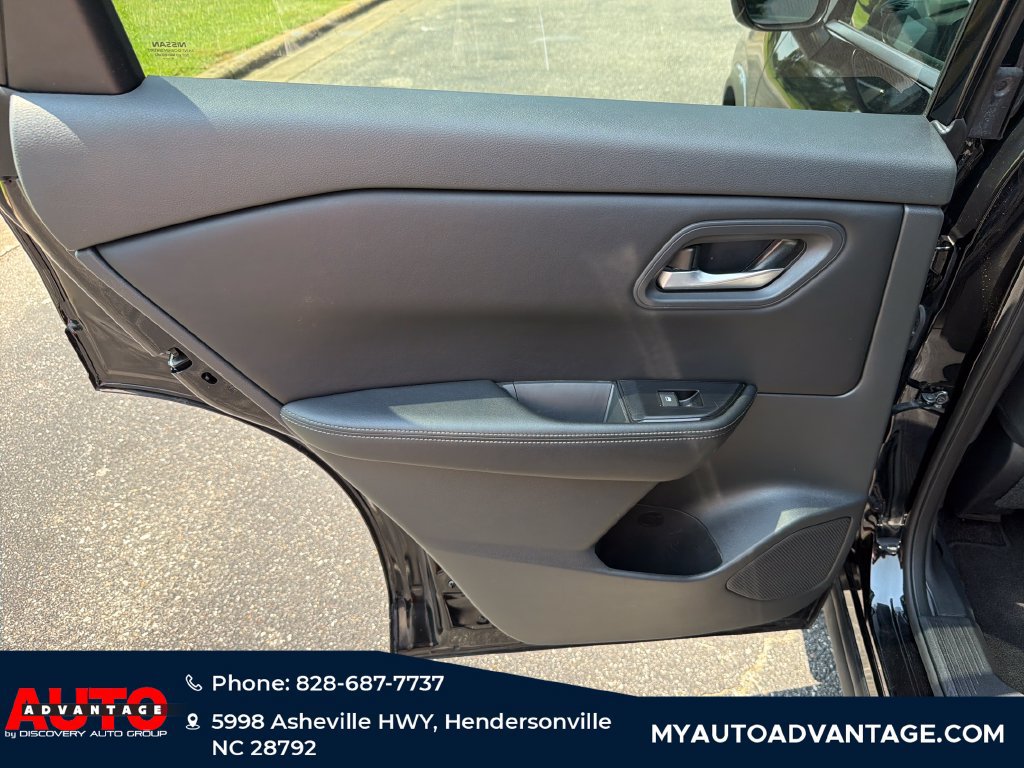 Used 2025 Nissan Rogue SV AWD/4WD image 24
