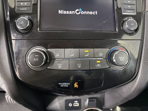 Used 2021 Nissan Rogue Sport S image 17