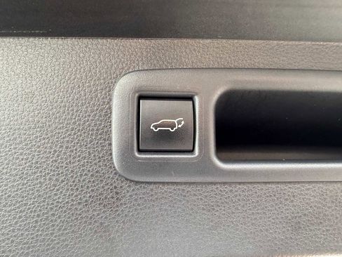 Used 2023 Toyota Highlander XLE image 31