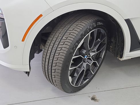 Used 2024 BMW X7 xDrive40i w/ M Sport Package image 33