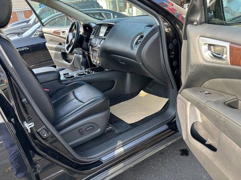 Used 2016 Nissan Pathfinder Platinum w/ Family Entertainment Package AWD/4WD image 24