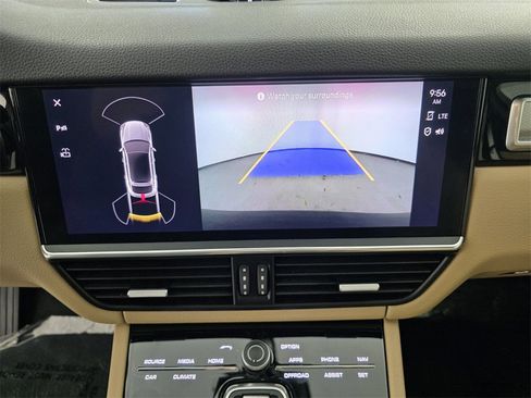 Used 2022 Porsche Cayenne Coupe image 22