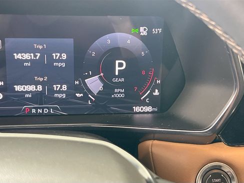 Used 2024 GMC Canyon AT4 w/ Technology Package image 12