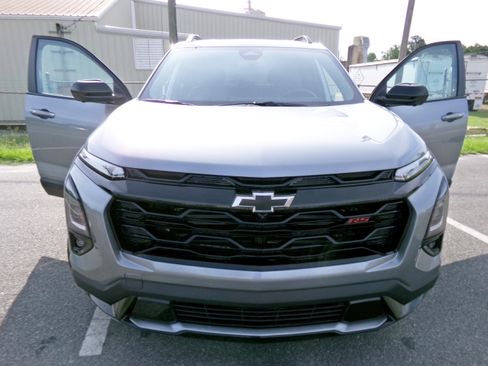 New 2026 Chevrolet Equinox RS w/ Convenience Package III FWD image 5