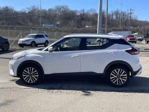 Used 2023 Nissan Kicks SV image 4