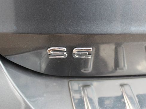 Used 2022 Volkswagen Taos SE w/ Panoramic Sunroof Package image 25