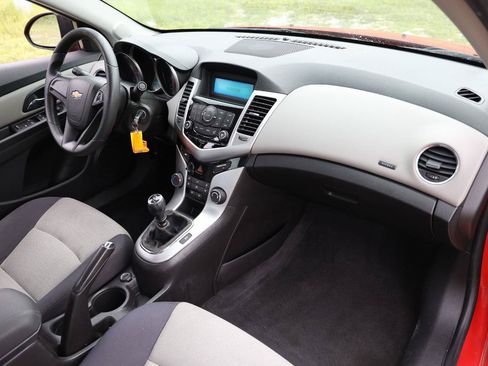 Used 2015 Chevrolet Cruze L FWD image 18
