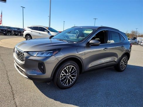 New 2025 Ford Escape SE image 3
