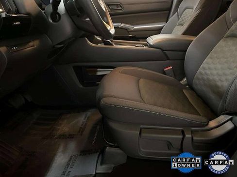 Used 2024 Nissan Pathfinder S image 63