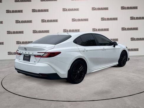 Used 2025 Toyota Camry SE w/ Convenience Package image 5