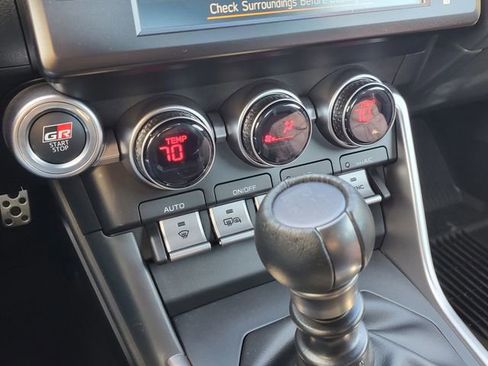 New 2025 Toyota GR86 Premium w/ GR Wheel Package (TMS image 23