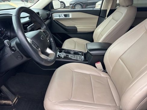 Used 2022 Ford Explorer Limited w/ Equipment Group 301A image 9