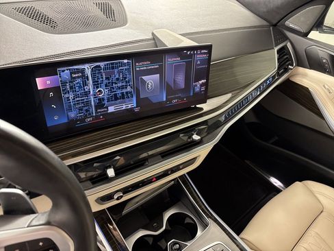 Used 2023 BMW X7 xDrive40i w/ M Sport Package AWD/4WD image 41