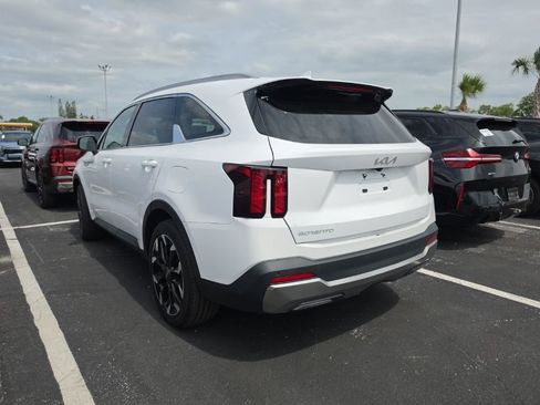 Certified 2024 Kia Sorento EX w/ Panoramic Sunroof Package FWD image 16