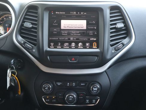 Used 2016 Jeep Cherokee Trailhawk w/ Cold Weather Group AWD/4WD image 34