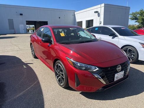 Used 2025 Nissan Sentra SR w/ SR Premium Package FWD image 1