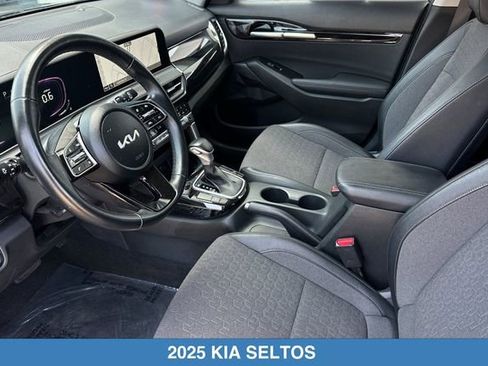 Used 2025 Kia Seltos S FWD image 11