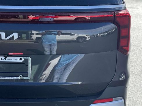 New 2026 Kia Carnival LXS image 16