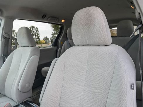 Used 2012 Toyota Sienna LE FWD image 17