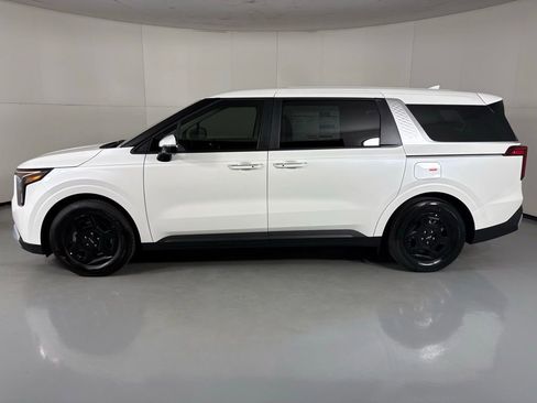 New 2026 Kia Carnival FWD image 5