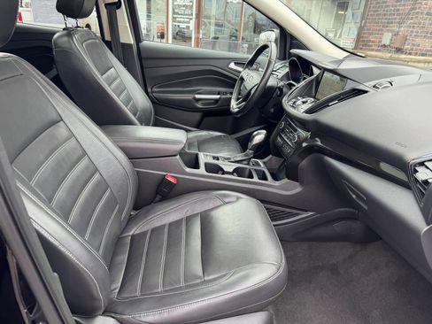 Used 2019 Ford Escape Titanium image 36