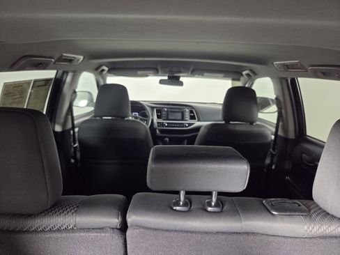 Used 2019 Toyota Highlander LE image 30