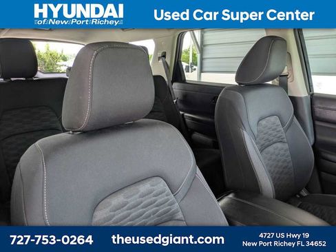 Used 2024 Nissan Pathfinder SV w/ Lighting Package (N92) FWD image 6