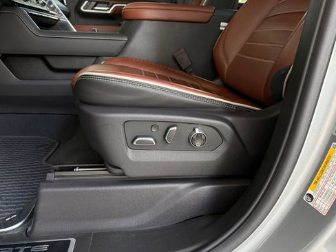 Used 2024 GMC Sierra 2500 Denali Ultimate image 11