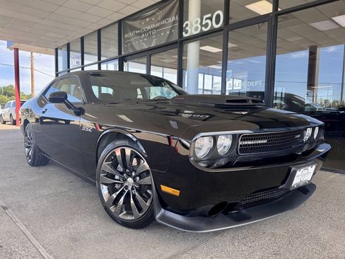 Used 2014 Dodge Challenger SRT8 Core RWD image 6