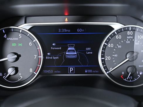 Certified 2025 Nissan Sentra SV w/ SV Premium Package FWD image 17