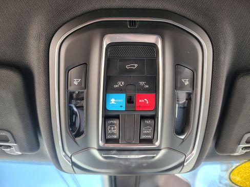 Certified 2025 Jeep Grand Cherokee Altitude image 37