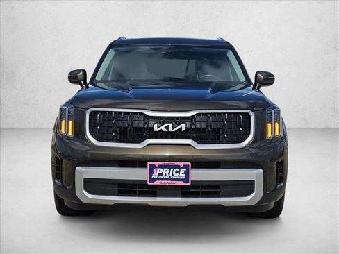 Used 2024 Kia Telluride EX w/ EX Captain's Chair Package FWD image 2