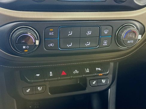 Used 2022 GMC Canyon Denali RWD image 18