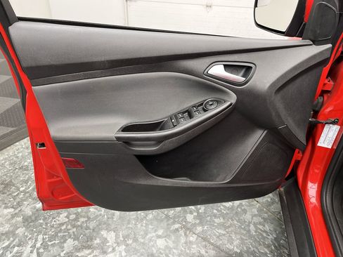 Used 2014 Ford Focus SE image 6