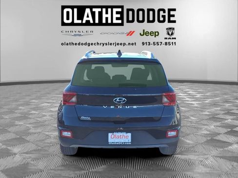Used 2022 Hyundai Venue SEL image 27
